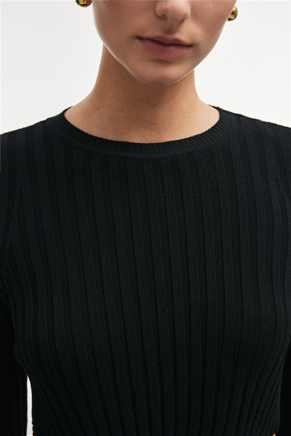 NR FEMME KNITTED CROP TOP BLACK